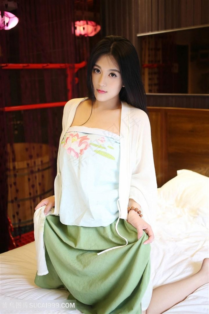 热恋中90后小情侣大白天出租房