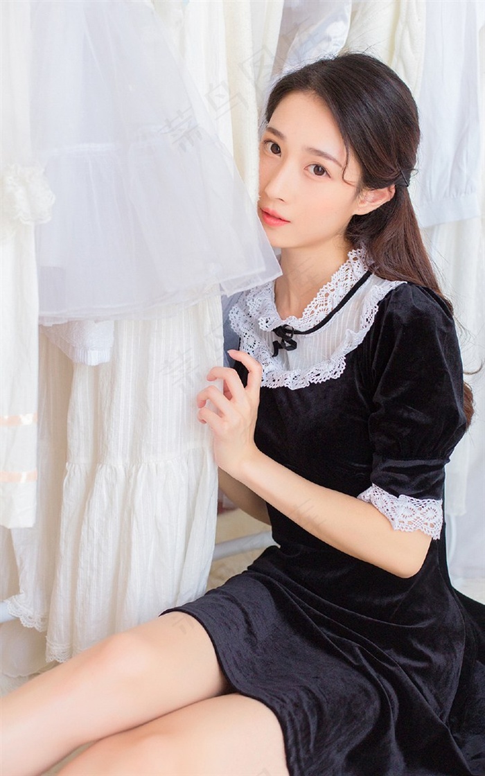 淫乱KTV包厢房公主跳艳舞